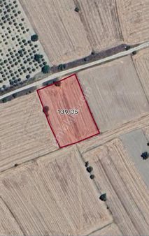 Uğurluda 4.5 Dönüm Tarla