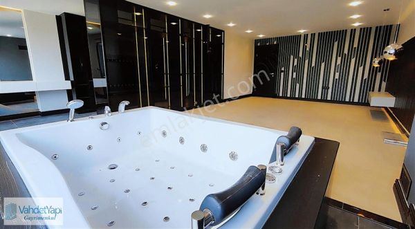 Vahdet'ten Alışılmışların Dışında Göz Kamaştırn Harika 5+1 Villa