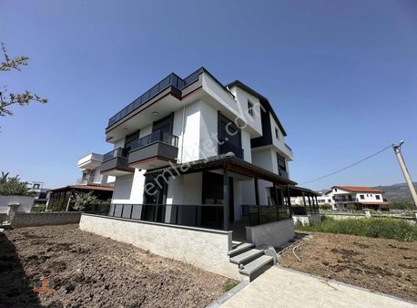 Dikili/ismetpaşa'da Satılık 3+1 Villa