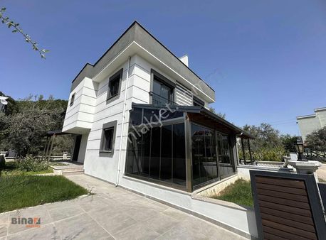 Dikili Şehir Merkezinde Satılık 3+1 Triplexs Villa