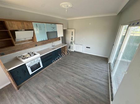 Pera Dan Akçay Da Köşe Blok Bahçeli Doğalgazli Yeni 1+1 Daire