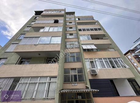 Üçgen Mahallesinde 2+1 / Katta / Ayrı Mutfaklı Satılık Daire