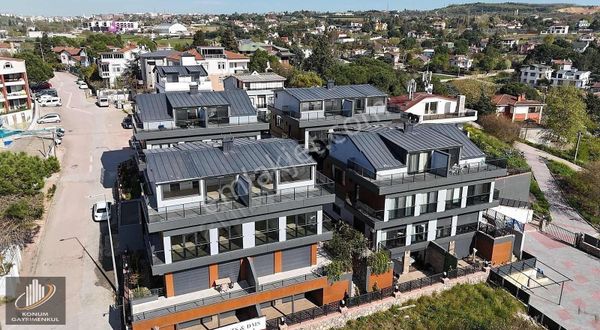 Bayramoğlu Yelkenkayada 5+2 445m² Asansörlü Triplex Villa