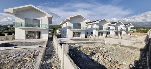 Goldhouse Dan Satılık Villa Mükemmel Konumda Bahçeli 4+1