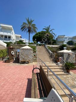 Alanya Avsallar'da Denize Sıfır Sahil Sitesinde 2+1 Satılık Eşyalı Daire Uzun Süreli Kiraya Verilir