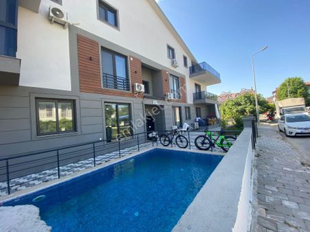 Goldhouse Dan Satılık Daire Foça Da Havuzlu Bahçe Kullanımlı 1+1