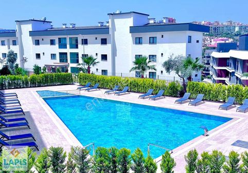 Kuşadası Merkezde-havuz-yerden Isıtma-doğalgaz-otopark-güvenlik