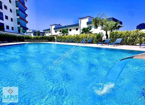 Kuşadası Merkezde-havuz-yerden Isıtma-doğalgaz-otopark-güvenlik