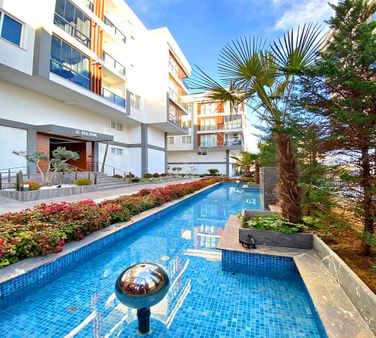 Gezgen'den Kısa Katlı Sitede 135m2 2+1 Dayanıklı Yaşam Alanı