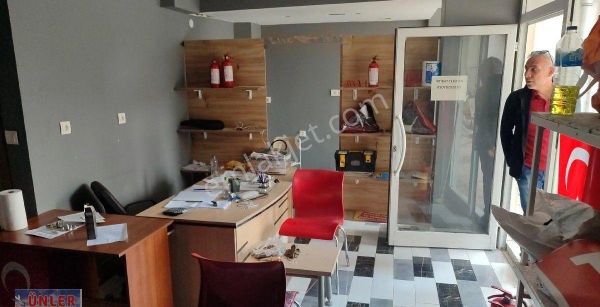 Satılık Dükkan Ofis 52 Metrekare Kullanım Alanına Sahiptir