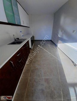 Tokide Site İçinde 4.katta 3+1 Ferah Bakımlı Uygun Geniş