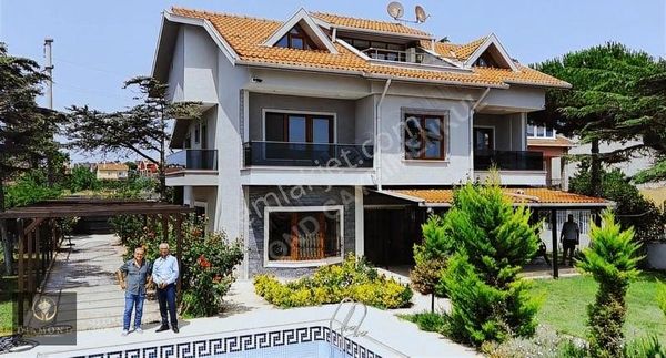 Gümüşyaka Da Denize Sıfır 8+2 Havuzlu Satılık Villa 2.000m2 Arsa