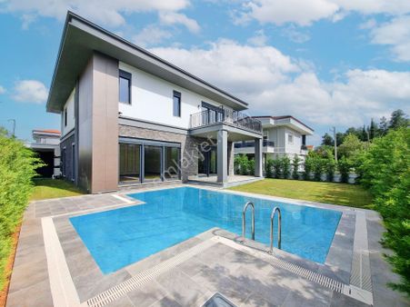 Gökhan Üçgün'den Ormana 100 M. Mesafede Sıradışı Kalitede Villa