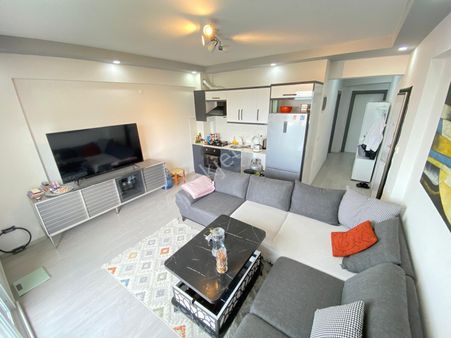 Kuşadası Merkez'de Deniz Manzaralı 2+1 Satılık Daire