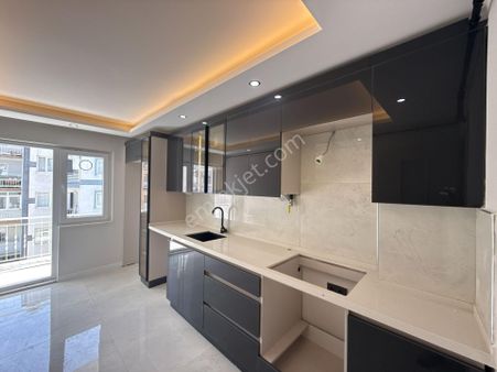 Peker Mh 3+1 Aydınlık Geniş Daire (ara Kat)