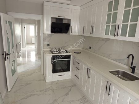 Menderes İn Göbeğinde 3+1 Yüksek Giriş Ultra Lüks Yapılı