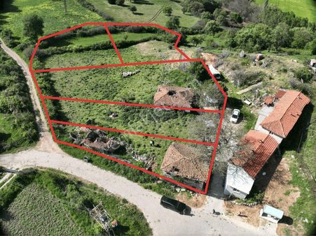 Alibeyçiftliği Köyünde Satılık 5 Adet İmarlı Arsa Ve 2 Adet Bina