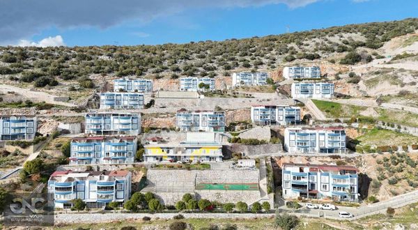 Havuzlu Güvenlikli Sitede Deniz Manzaralı Dublex Daire