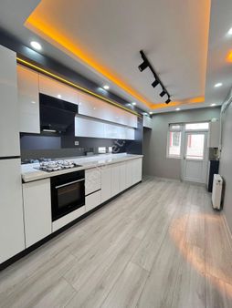 Mareşal Çakmak Mah.mükemmel Konumda Asansörlü Ara Kat Güney Cepheli Full Yapılı 3+1 Daire