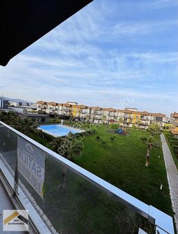 Villalar Bölgesinde Havuzlu Site İçinde Satılık 2+1 Daire