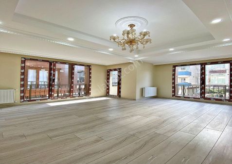 Metrobüse 1 Dk İskanlı Sıfır Ful Dekorlu Acil Satılık 2+1 Daire