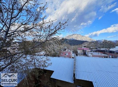 Selçuk Emlak'tan Çarşı Merkez'de Satılık 2+1 Daire