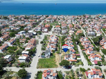 Dikili İsmetpaşa Mutlu Tatil Sitesinde Denize 550 M Satılık Arsa