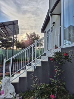 İzmir Menderes Akçaköy'de 800 M2 Arsa İçinde Müstakil Ev