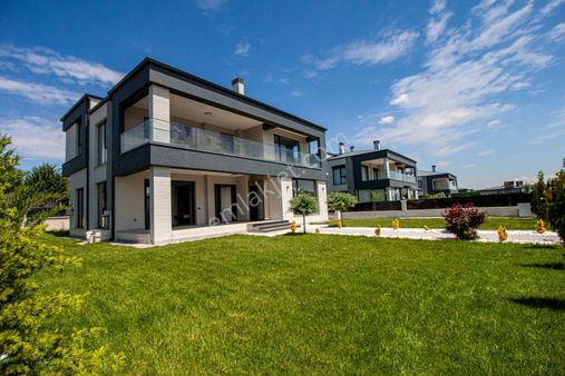Ankara Gölbaşında Kapalı Garajlı Lüx Villa