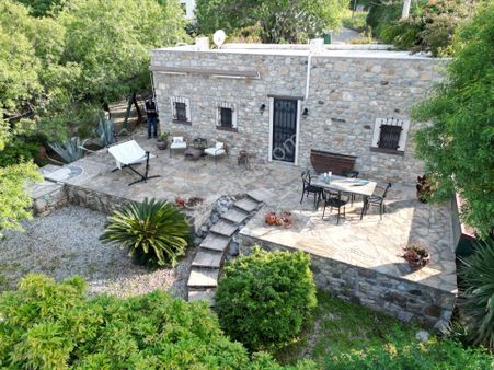 Eski Datça'da 465 M2 Bahçe İçinde Tek Katlı Taş Ev