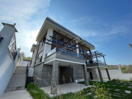 Yalova Toki Mevkînde Satılık İkiz Villa