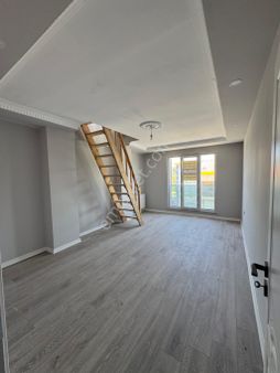 Arnavutköy İstiklal Mahallesi Cadde Cephe Satılık Dubleks