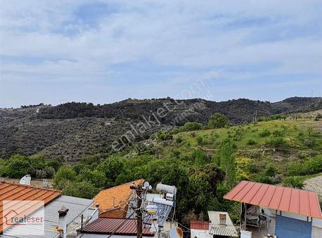 Seferihisar Gödence Mahallesi İki Katlı Müstakil Köy Evi