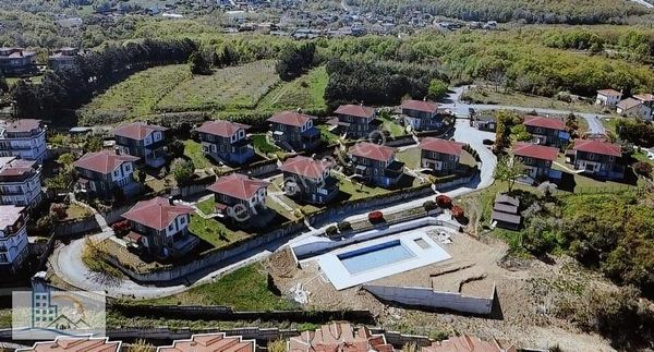 Şilede Deniz Manzaralı 5+1 Villa