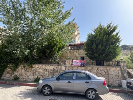 Yeni Foça'da Deniz Manzaralı 4+1 Tripleks Müstakil Villa