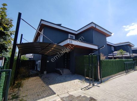 Etimesgut Bağlıca Mah. Geniş Peyzajlı Kapalı Havuzlu 6+1 Satılık Villa