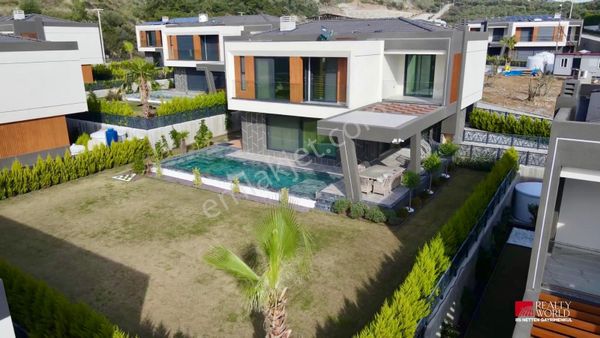 Avm'ye Yakın, Geniş Bahçeli, Asansörlü 5+1 Lüks Konsept Villalar