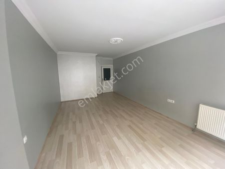 Van İpekyolu Serhat Mahallesin'de İlhami Çakırtaş Emlak A.ş.'den 3+1 Satılık Daire