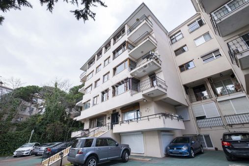 Etiler Cengiz Topel Caddesinde Nezih Apartmanda 3+1 Ters Dubleks