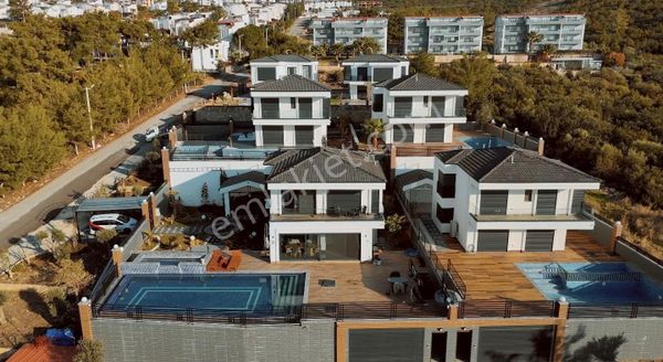 Didim Akbükte Satılık Deniz Manzaralı 4+1 Havuzlu Jakuzili Lüx Villalar