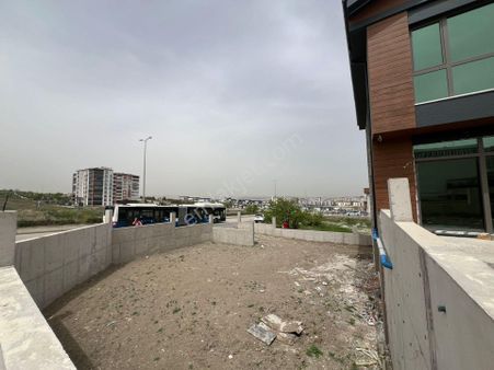 Bağlıcada 4+1 300 M2 Bürüt 280 M2 Net Full Yapılı Geniş Bahçeli Villa Sıfır