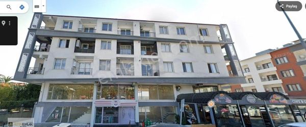 Bankamatiklerin Karşısında B Blokta Kiracılı