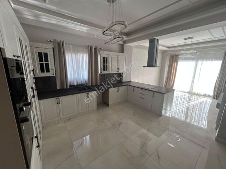 Aziziye Mah. 5+1 Satılık Modern Yapı Villa