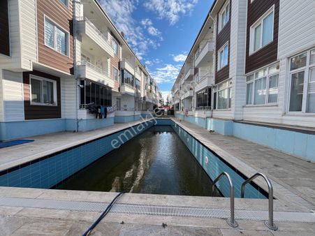 Karasu Akkum Mevkii Havuzlu Sitede 2+1 Yüksek Giriş Cam Balkonlu Satılık Daire