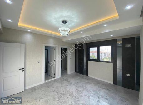 Bağbaşında Ultra Lüx Ebeveyn Banyolu 3+1 Daire