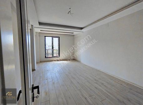 Akhisar Hürriyet Mah. Borsa Yolu Yakını 3+1 Arakat Satılık Daire