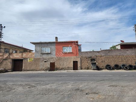 Niğde Tırhan Köyünde Satılık Müstakil Ev Mandıra