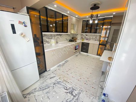 Mç Emlak'tan Mareşal Çakmak Mah'sınde 3+1 Lüx Yapılı Satılık Daire