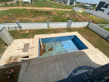 600 M² Arsa İçerisinde 350 M² Kullanımı Olan Villa