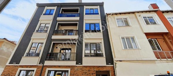 Duru Emlak'tan Çarşı İçinde Asansör Lü 2+1